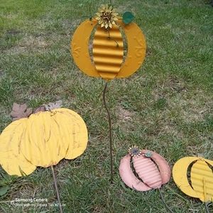 Fall pumpkin metal yard stakes garden decor (4)